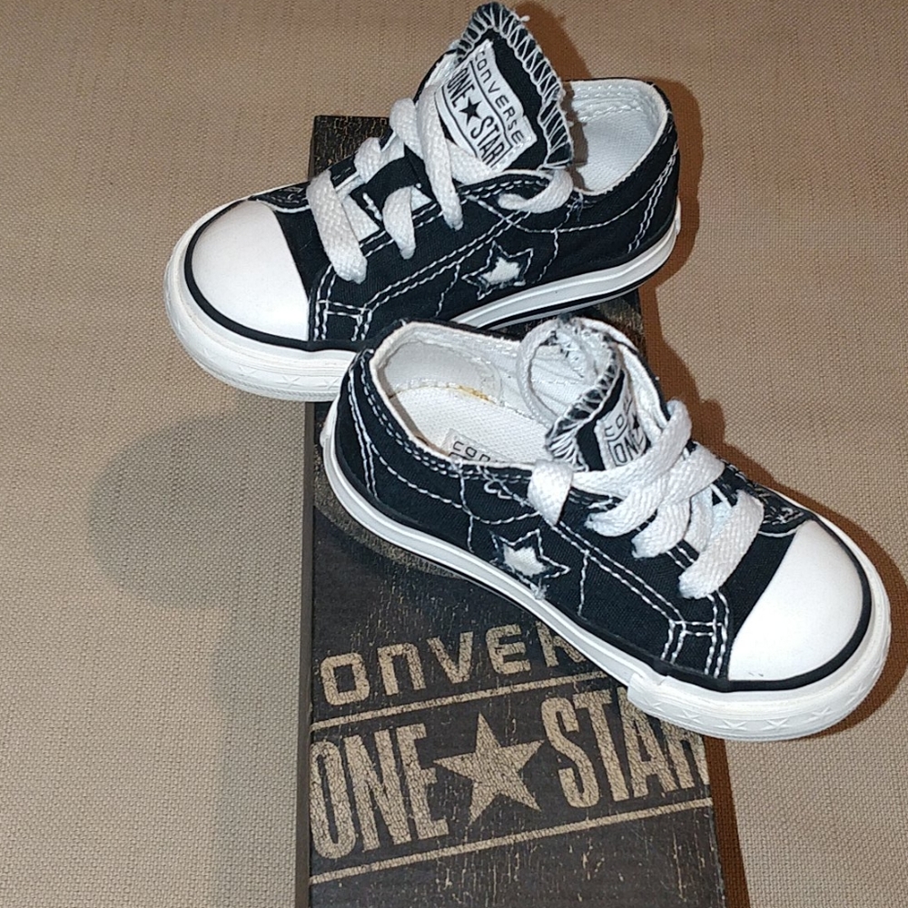 Converse Infant size 5 One Star